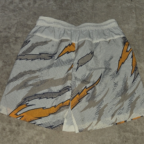 Adidas Tiger Camo Shorts Size Medium - Picture 3 of 6